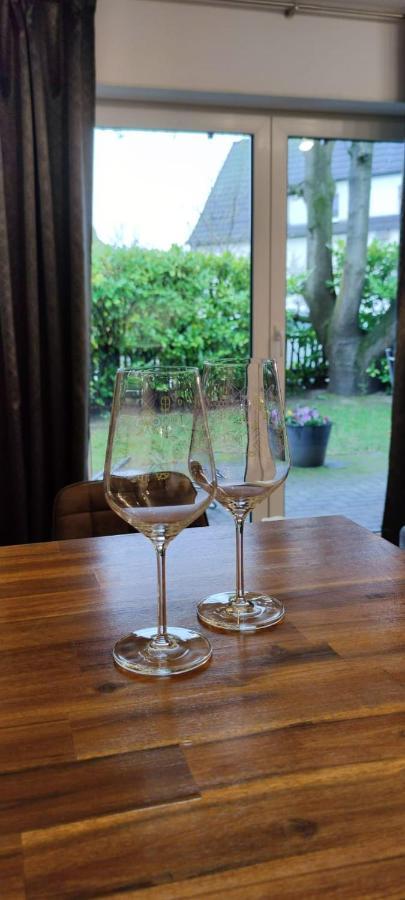 Apartment 1 Mit Terrasse Und Pkw-Stellplatz 勒沃库森 外观 照片