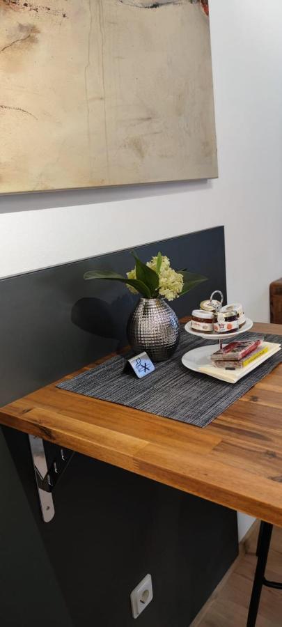 Apartment 1 Mit Terrasse Und Pkw-Stellplatz 勒沃库森 外观 照片