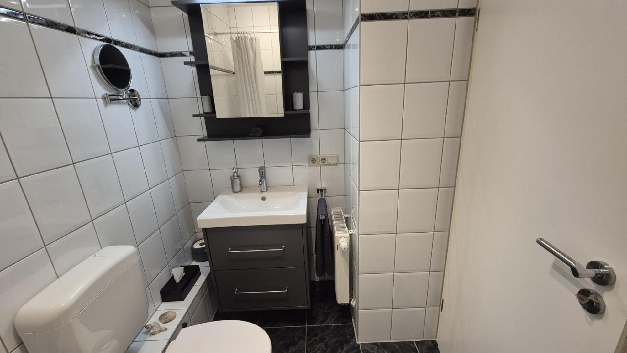 Apartment 1 Mit Terrasse Und Pkw-Stellplatz 勒沃库森 外观 照片